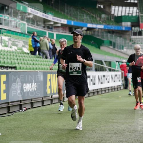 05.10.2025 - 20. swb-Marathon Bremen Michael Burmester http://msf.ph/oto/9328037 05.10.2025 12:52:27 Laufen im Stadion 550, 590, 615, 793, 1029, 1298, 1431, 1550, 1552, 2595, 3033, 3041, 3178, 3626, 4362, 4781, 4805, 4914, 4935, 5068, 5108, 5416, 5447, 5459, 5561, 5675, 6367, 6630, 6677, 7012, 7031, 7277, 7293, 7313, 7416, 7419, 7634, 7773, 7975, 8218, 8297, 8349, 8534, 8558, 8580, 8701, 8921, 9115, 10338, 754, 914, 1120, 1314, 1748, 1926, 2283, 2447, 4260, 4652, 4687, 4781, 5847, 5910, 6773, 7713, 8066, 8740, 8780 meine-sportfotos.de