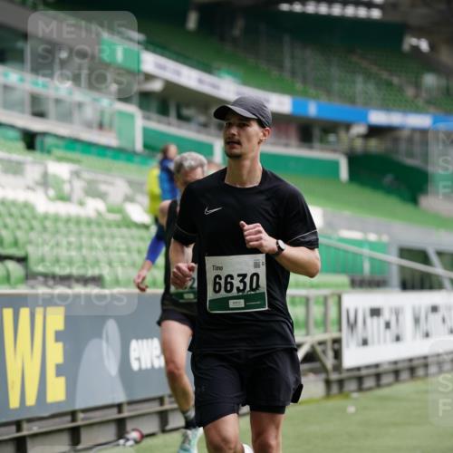 05.10.2025 - 20. swb-Marathon Bremen Michael Burmester http://msf.ph/oto/9328041 05.10.2025 12:52:28 Laufen im Stadion 550, 590, 615, 793, 1029, 1298, 1431, 1550, 1552, 2595, 3033, 3041, 3178, 3626, 4362, 4805, 4914, 4935, 5068, 5108, 5416, 5447, 5459, 5561, 5675, 6367, 6630, 6677, 7012, 7031, 7277, 7293, 7313, 7416, 7419, 7634, 7773, 7975, 8218, 8297, 8349, 8534, 8558, 8580, 8701, 8921, 9115, 10338, 754, 914, 1120, 1314, 1748, 1926, 2283, 2447, 4260, 4652, 4687, 4781, 5847, 5910, 6773, 7713, 8066, 8740 meine-sportfotos.de