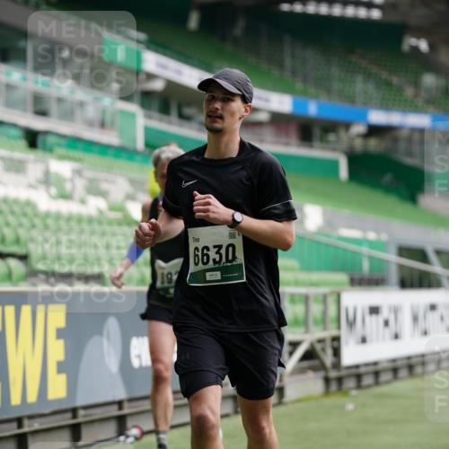 05.10.2025 - 20. swb-Marathon Bremen Michael Burmester http://msf.ph/oto/9328045 05.10.2025 12:52:28 Laufen im Stadion 550, 590, 615, 793, 1029, 1298, 1431, 1550, 1552, 2595, 3033, 3041, 3178, 3626, 4362, 4805, 4914, 4935, 5068, 5108, 5416, 5447, 5459, 5561, 5675, 6367, 6630, 6677, 7012, 7031, 7277, 7293, 7313, 7416, 7419, 7634, 7773, 7975, 8218, 8297, 8349, 8534, 8558, 8580, 8701, 8921, 9115, 10338, 754, 914, 1120, 1314, 1748, 1926, 2283, 2447, 4260, 4652, 4687, 4781, 5847, 5910, 6773, 7713, 8066, 8740 meine-sportfotos.de