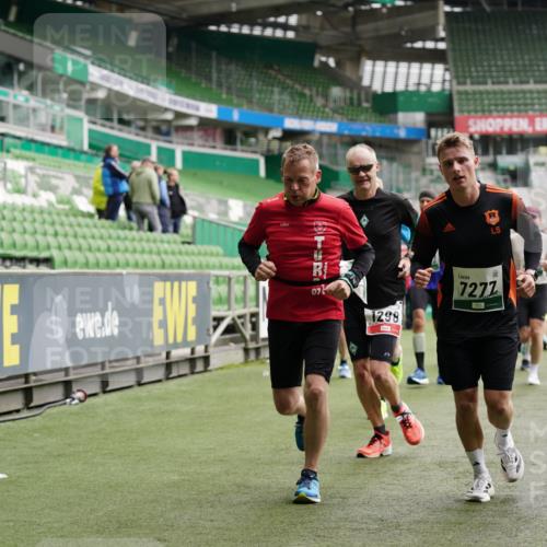 05.10.2025 - 20. swb-Marathon Bremen Michael Burmester http://msf.ph/oto/9328049 05.10.2025 12:52:29 Laufen im Stadion 550, 590, 615, 793, 1029, 1298, 1431, 1550, 1552, 1600, 2595, 3033, 3041, 3178, 3626, 4218, 4362, 4746, 4805, 4914, 4935, 5068, 5108, 5416, 5447, 5459, 5561, 5675, 6367, 6630, 6677, 7012, 7031, 7277, 7293, 7313, 7416, 7419, 7634, 7773, 7975, 8218, 8297, 8349, 8534, 8558, 8580, 8701, 8921, 9115, 10338, 754, 914, 1120, 1748, 1926, 2283, 2447, 4260, 4652, 4781, 5847, 5910, 6773, 7713, 8740 meine-sportfotos.de