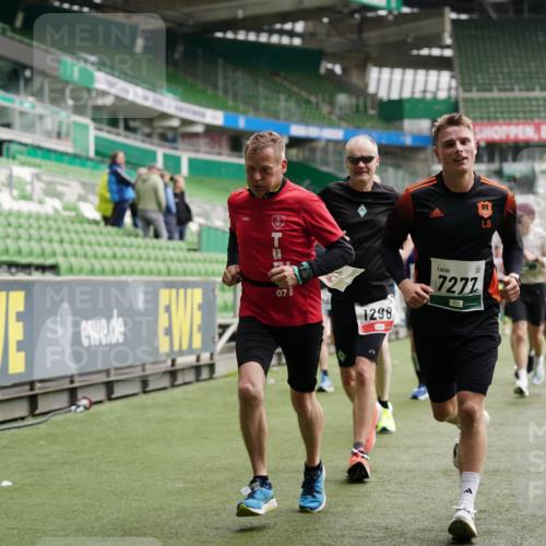 05.10.2025 - 20. swb-Marathon Bremen Michael Burmester http://msf.ph/oto/9328057 05.10.2025 12:52:29 Laufen im Stadion 550, 590, 615, 793, 1029, 1298, 1431, 1550, 1552, 1600, 2595, 3033, 3041, 3178, 3626, 4218, 4362, 4746, 4805, 4914, 4935, 5068, 5108, 5416, 5447, 5459, 5561, 5675, 6367, 6630, 6677, 7012, 7031, 7277, 7293, 7313, 7416, 7419, 7634, 7773, 7975, 8218, 8297, 8349, 8534, 8558, 8580, 8701, 8921, 9115, 10338, 754, 914, 1120, 1748, 1926, 2283, 2447, 4260, 4652, 4781, 5847, 5910, 6773, 7713, 8740 meine-sportfotos.de