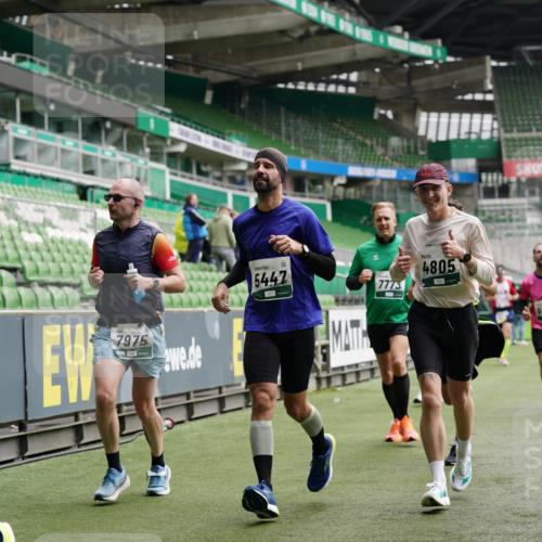 05.10.2025 - 20. swb-Marathon Bremen Michael Burmester http://msf.ph/oto/9328089 05.10.2025 12:52:32 Laufen im Stadion 550, 590, 615, 793, 1029, 1298, 1431, 1550, 1552, 1600, 2595, 3033, 3041, 3178, 3626, 4218, 4362, 4746, 4805, 4914, 4935, 5068, 5108, 5416, 5447, 5459, 5561, 5675, 6367, 6630, 6677, 7012, 7031, 7277, 7293, 7313, 7416, 7419, 7634, 7773, 7975, 8218, 8297, 8349, 8431, 8534, 8558, 8580, 8701, 8921, 9115, 10338, 754, 914, 1120, 1748, 1926, 2283, 2447, 4652, 4781, 5847, 5910, 6773, 7713, 8740 meine-sportfotos.de
