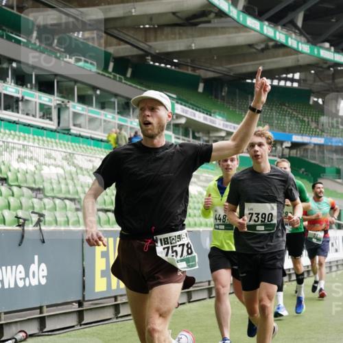 05.10.2025 - 20. swb-Marathon Bremen Michael Burmester http://msf.ph/oto/9328097 05.10.2025 12:56:55 Laufen im Stadion 31, 246, 299, 305, 479, 591, 833, 1161, 1380, 1382, 1595, 1627, 1679, 1971, 1977, 2166, 2263, 2269, 2436, 2438, 2571, 2634, 3392, 3471, 3606, 3813, 3980, 4101, 4484, 5104, 5246, 5255, 5419, 5469, 5503, 5664, 6176, 6250, 6267, 6375, 6451, 6493, 6510, 6864, 6926, 7000, 7017, 7086, 7283, 7292, 7320, 7390, 7431, 7490, 7546, 7578, 7783, 7920, 8479, 8564, 8973, 9054, 9129, 325, 830, 901, 984, 989, 2134, 2149, 3161, 4052, 4288, 4485, 5370, 5490, 6070, 6441, 8144 meine-sportfotos.de