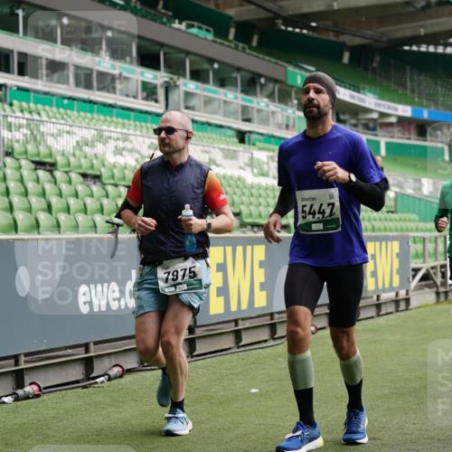 05.10.2025 - 20. swb-Marathon Bremen Michael Burmester http://msf.ph/oto/9328098 05.10.2025 12:52:33 Laufen im Stadion 550, 590, 615, 793, 1029, 1298, 1431, 1550, 1552, 1600, 2595, 3033, 3041, 3178, 3626, 4218, 4362, 4746, 4805, 4914, 4935, 5068, 5108, 5416, 5447, 5459, 5561, 5675, 5866, 6367, 6630, 6677, 7012, 7031, 7277, 7293, 7313, 7416, 7419, 7634, 7773, 7975, 8218, 8297, 8349, 8431, 8534, 8558, 8580, 8701, 8921, 9115, 10338, 754, 914, 1120, 1748, 1926, 2283, 2447, 4652, 4781, 5847, 5910, 6773, 8740 meine-sportfotos.de
