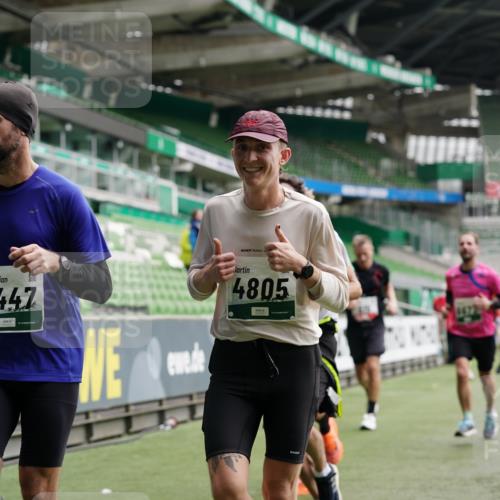 05.10.2025 - 20. swb-Marathon Bremen Michael Burmester http://msf.ph/oto/9328102 05.10.2025 12:52:33 Laufen im Stadion 550, 590, 615, 793, 1029, 1298, 1431, 1550, 1552, 1600, 2595, 3033, 3041, 3178, 3626, 4218, 4362, 4746, 4805, 4914, 4935, 5068, 5108, 5416, 5447, 5459, 5561, 5675, 5866, 6367, 6630, 6677, 7012, 7031, 7277, 7293, 7313, 7416, 7419, 7634, 7773, 7975, 8218, 8297, 8349, 8431, 8534, 8558, 8580, 8701, 8921, 9115, 10338, 754, 914, 1120, 1748, 1926, 2283, 2447, 4652, 4781, 5847, 5910, 6773, 8740 meine-sportfotos.de