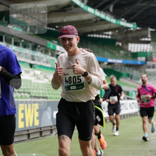 05.10.2025 - 20. swb-Marathon Bremen Michael Burmester http://msf.ph/oto/9328106 05.10.2025 12:52:33 Laufen im Stadion 550, 590, 615, 793, 1029, 1298, 1431, 1550, 1552, 1600, 2595, 3033, 3041, 3178, 3626, 4218, 4362, 4746, 4805, 4914, 4935, 5068, 5108, 5416, 5447, 5459, 5561, 5675, 5866, 6367, 6630, 6677, 7012, 7031, 7277, 7293, 7313, 7416, 7419, 7634, 7773, 7975, 8218, 8297, 8349, 8431, 8534, 8558, 8580, 8701, 8921, 9115, 10338, 754, 914, 1120, 1748, 1926, 2283, 2447, 4652, 4781, 5847, 5910, 6773, 8740 meine-sportfotos.de