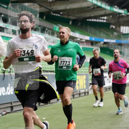 05.10.2025 - 20. swb-Marathon Bremen Michael Burmester http://msf.ph/oto/9328110 05.10.2025 12:52:34 Laufen im Stadion 550, 590, 615, 793, 1029, 1298, 1367, 1431, 1550, 1552, 1600, 2072, 2595, 3033, 3041, 3178, 3626, 4218, 4362, 4746, 4805, 4914, 4935, 5068, 5108, 5416, 5447, 5459, 5561, 5675, 5866, 6367, 6630, 6677, 7012, 7031, 7277, 7293, 7313, 7416, 7419, 7634, 7773, 7975, 8218, 8297, 8349, 8431, 8534, 8558, 8580, 8701, 8921, 9115, 10338, 754, 914, 1120, 1748, 1926, 2283, 2447, 4652, 4781, 5847, 6773, 8740 meine-sportfotos.de
