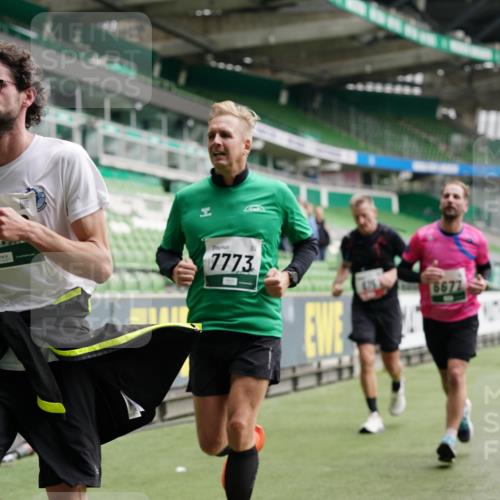 05.10.2025 - 20. swb-Marathon Bremen Michael Burmester http://msf.ph/oto/9328118 05.10.2025 12:52:34 Laufen im Stadion 550, 590, 615, 793, 1029, 1298, 1367, 1431, 1550, 1552, 1600, 2072, 2595, 3033, 3041, 3178, 3626, 4218, 4362, 4746, 4805, 4914, 4935, 5068, 5108, 5416, 5447, 5459, 5561, 5675, 5866, 6367, 6630, 6677, 7012, 7031, 7277, 7293, 7313, 7416, 7419, 7634, 7773, 7975, 8218, 8297, 8349, 8431, 8534, 8558, 8580, 8701, 8921, 9115, 10338, 754, 914, 1120, 1748, 1926, 2283, 2447, 4652, 4781, 5847, 6773, 8740 meine-sportfotos.de