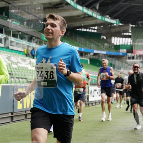 05.10.2025 - 20. swb-Marathon Bremen Michael Burmester http://msf.ph/oto/9328121 05.10.2025 12:56:57 Laufen im Stadion 31, 246, 299, 305, 479, 591, 833, 1161, 1380, 1382, 1595, 1627, 1679, 1971, 1977, 2166, 2263, 2269, 2436, 2438, 2571, 2634, 3392, 3471, 3606, 3813, 3980, 4101, 4484, 5104, 5246, 5255, 5419, 5469, 5503, 5664, 6176, 6250, 6267, 6375, 6451, 6493, 6510, 6768, 6864, 6926, 7000, 7017, 7086, 7283, 7292, 7320, 7390, 7431, 7490, 7546, 7578, 7783, 7920, 8479, 8564, 8903, 8973, 9054, 9129, 325, 830, 901, 989, 2134, 2149, 3161, 4052, 4485, 5370, 5490, 6070, 6441, 8144 meine-sportfotos.de