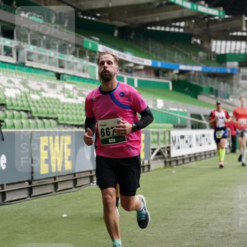 05.10.2025 - 20. swb-Marathon Bremen Michael Burmester http://msf.ph/oto/9328130 05.10.2025 12:52:36 Laufen im Stadion 550, 590, 615, 793, 1029, 1298, 1367, 1431, 1550, 1552, 1600, 2072, 2595, 3033, 3041, 3626, 4218, 4362, 4573, 4746, 4805, 4914, 4935, 5068, 5416, 5447, 5459, 5561, 5675, 5866, 6367, 6630, 6677, 7012, 7031, 7277, 7293, 7313, 7416, 7419, 7634, 7773, 7975, 8218, 8297, 8349, 8431, 8534, 8558, 8580, 8701, 8921, 9115, 10338, 754, 914, 1120, 1926, 3178, 4652, 4781, 5108, 5847, 6773, 7419, 8740 meine-sportfotos.de