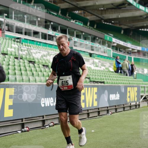 05.10.2025 - 20. swb-Marathon Bremen Michael Burmester http://msf.ph/oto/9328134 05.10.2025 12:52:37 Laufen im Stadion 550, 590, 615, 793, 1029, 1298, 1367, 1431, 1550, 1552, 1600, 2072, 2595, 3033, 3041, 3626, 4218, 4362, 4573, 4746, 4805, 4914, 4935, 5068, 5416, 5447, 5459, 5561, 5675, 5866, 6367, 6630, 6677, 7012, 7031, 7277, 7293, 7313, 7416, 7634, 7773, 7975, 8218, 8297, 8349, 8431, 8534, 8558, 8580, 8701, 8921, 9115, 10338, 754, 914, 1120, 1926, 3178, 4652, 4781, 5108, 5416, 5847, 6773, 7419, 8740 meine-sportfotos.de