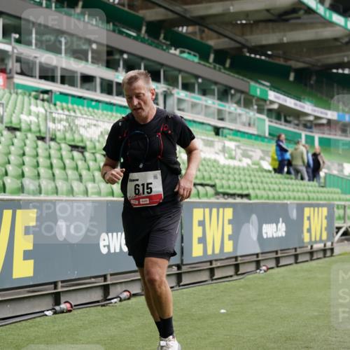 05.10.2025 - 20. swb-Marathon Bremen Michael Burmester http://msf.ph/oto/9328138 05.10.2025 12:52:37 Laufen im Stadion 550, 590, 615, 793, 1029, 1298, 1367, 1431, 1550, 1552, 1600, 2072, 2595, 3033, 3041, 3626, 4218, 4362, 4573, 4746, 4805, 4914, 4935, 5068, 5416, 5447, 5459, 5561, 5675, 5866, 6367, 6630, 6677, 7012, 7031, 7277, 7293, 7313, 7416, 7634, 7773, 7975, 8218, 8297, 8349, 8431, 8534, 8558, 8580, 8701, 8921, 9115, 10338, 754, 914, 1120, 1926, 3178, 4652, 4781, 5108, 5416, 5847, 6773, 7419, 8740 meine-sportfotos.de