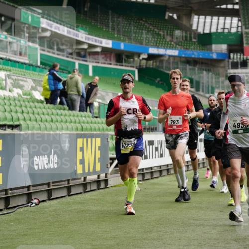 05.10.2025 - 20. swb-Marathon Bremen Michael Burmester http://msf.ph/oto/9328142 05.10.2025 12:52:38 Laufen im Stadion 550, 590, 615, 793, 832, 1029, 1298, 1367, 1431, 1550, 1552, 1600, 2072, 2595, 3033, 3041, 3626, 4218, 4362, 4573, 4746, 4805, 4914, 4935, 5068, 5447, 5459, 5561, 5675, 5866, 6367, 6630, 6677, 7012, 7031, 7277, 7293, 7313, 7416, 7634, 7773, 7975, 8218, 8297, 8349, 8431, 8534, 8558, 8580, 8701, 8921, 9115, 10338, 754, 914, 1029, 1120, 1926, 3178, 4652, 4781, 5068, 5108, 5416, 5847, 6773, 7419 meine-sportfotos.de