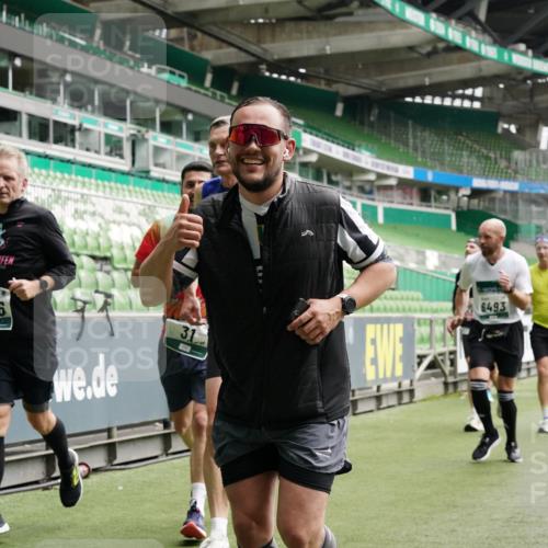 05.10.2025 - 20. swb-Marathon Bremen Michael Burmester http://msf.ph/oto/9328149 05.10.2025 12:56:59 Laufen im Stadion 31, 246, 299, 305, 479, 591, 833, 1161, 1380, 1382, 1595, 1627, 1679, 1971, 1977, 2166, 2263, 2269, 2436, 2438, 2571, 2634, 3392, 3471, 3606, 3813, 3980, 4101, 4484, 5104, 5246, 5255, 5419, 5469, 5503, 5664, 6176, 6250, 6267, 6375, 6451, 6493, 6510, 6768, 6864, 6926, 7000, 7017, 7086, 7283, 7292, 7320, 7371, 7390, 7431, 7490, 7546, 7578, 7783, 7920, 8479, 8564, 8903, 8973, 9054, 9129, 325, 830, 901, 989, 2134, 2149, 3161, 4052, 4485, 5370, 5490, 6070, 6441 meine-sportfotos.de