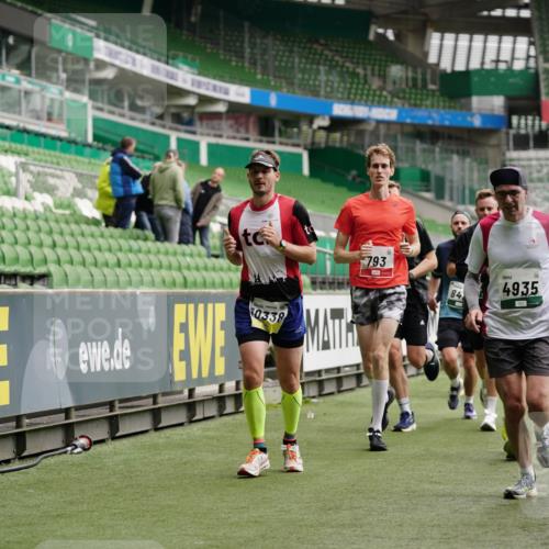 05.10.2025 - 20. swb-Marathon Bremen Michael Burmester http://msf.ph/oto/9328150 05.10.2025 12:52:39 Laufen im Stadion 550, 590, 615, 793, 832, 1298, 1367, 1431, 1550, 1552, 1600, 2072, 2595, 3033, 3041, 3626, 4218, 4362, 4573, 4746, 4805, 4914, 4935, 5169, 5447, 5459, 5561, 5675, 5866, 6367, 6630, 6677, 7012, 7031, 7277, 7293, 7313, 7416, 7634, 7773, 7975, 8218, 8297, 8349, 8431, 8534, 8558, 8580, 8701, 8921, 9115, 10338, 754, 914, 1029, 1926, 3178, 4652, 4781, 5068, 5108, 5416, 5847, 6773, 7313, 7419 meine-sportfotos.de
