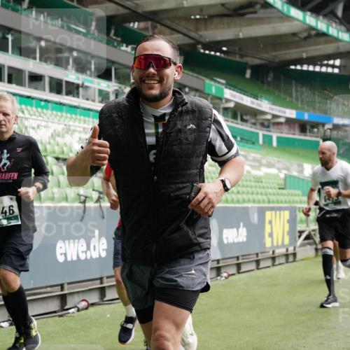 05.10.2025 - 20. swb-Marathon Bremen Michael Burmester http://msf.ph/oto/9328156 05.10.2025 12:56:59 Laufen im Stadion 31, 246, 299, 305, 479, 591, 833, 1161, 1380, 1382, 1595, 1627, 1679, 1971, 1977, 2166, 2263, 2269, 2436, 2438, 2571, 2634, 3392, 3471, 3606, 3813, 3980, 4101, 4484, 5104, 5246, 5255, 5419, 5469, 5503, 5664, 6176, 6250, 6267, 6375, 6451, 6493, 6510, 6768, 6864, 6926, 7000, 7017, 7086, 7283, 7292, 7320, 7371, 7390, 7431, 7490, 7546, 7578, 7783, 7920, 8479, 8564, 8903, 8973, 9054, 9129, 325, 830, 901, 989, 2134, 2149, 3161, 4052, 4485, 5370, 5490, 6070, 6441 meine-sportfotos.de