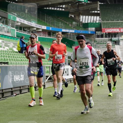 05.10.2025 - 20. swb-Marathon Bremen Michael Burmester http://msf.ph/oto/9328163 05.10.2025 12:52:39 Laufen im Stadion 550, 590, 615, 793, 832, 1298, 1367, 1431, 1550, 1552, 1600, 2072, 2595, 3033, 3041, 3626, 4218, 4362, 4573, 4746, 4805, 4914, 4935, 5169, 5447, 5459, 5561, 5675, 5866, 6367, 6630, 6677, 7012, 7031, 7277, 7293, 7313, 7416, 7634, 7773, 7975, 8218, 8297, 8349, 8431, 8534, 8558, 8580, 8701, 8921, 9115, 10338, 754, 914, 1029, 1926, 3178, 4652, 4781, 5068, 5108, 5416, 5847, 6773, 7313, 7419 meine-sportfotos.de