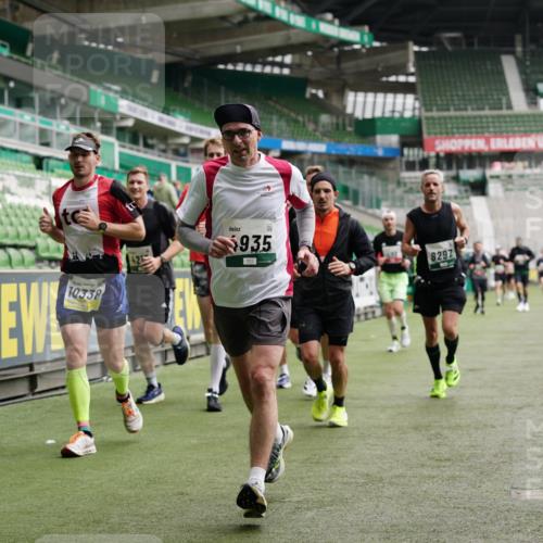 05.10.2025 - 20. swb-Marathon Bremen Michael Burmester http://msf.ph/oto/9328170 05.10.2025 12:52:40 Laufen im Stadion 550, 590, 615, 793, 832, 1298, 1367, 1431, 1550, 1552, 1600, 2072, 2595, 3033, 3041, 3626, 4218, 4362, 4573, 4746, 4805, 4914, 4935, 5169, 5447, 5459, 5561, 5675, 5866, 6367, 6630, 6677, 7012, 7031, 7277, 7293, 7416, 7634, 7773, 7975, 8218, 8297, 8349, 8431, 8534, 8558, 8580, 8701, 8921, 9115, 10338, 754, 914, 1029, 1926, 3178, 4652, 4781, 5068, 5108, 5416, 5847, 6773, 7313, 7419, 8534 meine-sportfotos.de