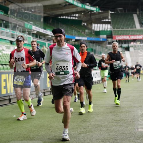 05.10.2025 - 20. swb-Marathon Bremen Michael Burmester http://msf.ph/oto/9328174 05.10.2025 12:52:40 Laufen im Stadion 550, 590, 615, 793, 832, 1298, 1367, 1431, 1550, 1552, 1600, 2072, 2595, 3033, 3041, 3626, 4218, 4362, 4573, 4746, 4805, 4914, 4935, 5169, 5447, 5459, 5561, 5675, 5866, 6367, 6630, 6677, 7012, 7031, 7277, 7293, 7416, 7634, 7773, 7975, 8218, 8297, 8349, 8431, 8534, 8558, 8580, 8701, 8921, 9115, 10338, 754, 914, 1029, 1926, 3178, 4652, 4781, 5068, 5108, 5416, 5847, 6773, 7313, 7419, 8534 meine-sportfotos.de