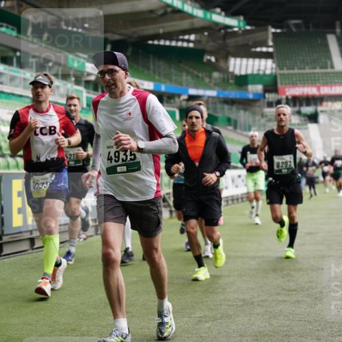 05.10.2025 - 20. swb-Marathon Bremen Michael Burmester http://msf.ph/oto/9328182 05.10.2025 12:52:41 Laufen im Stadion 550, 590, 615, 793, 832, 1298, 1367, 1431, 1550, 1552, 1600, 2072, 2075, 2595, 3033, 3041, 3626, 4132, 4218, 4362, 4573, 4746, 4805, 4914, 4935, 5169, 5447, 5459, 5561, 5675, 5866, 6367, 6630, 6677, 7012, 7031, 7277, 7293, 7416, 7634, 7773, 7975, 8218, 8297, 8349, 8431, 8558, 8580, 8701, 8921, 9115, 10338, 754, 914, 1029, 1926, 3178, 4652, 4781, 5068, 5108, 5416, 5847, 6773, 7031, 7313, 7419, 8534 meine-sportfotos.de