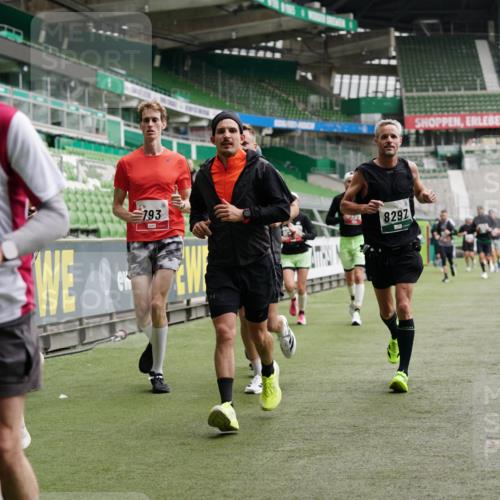 05.10.2025 - 20. swb-Marathon Bremen Michael Burmester http://msf.ph/oto/9328186 05.10.2025 12:52:41 Laufen im Stadion 550, 590, 615, 793, 832, 1298, 1367, 1431, 1550, 1552, 1600, 2072, 2075, 2595, 3033, 3041, 3626, 4132, 4218, 4362, 4573, 4746, 4805, 4914, 4935, 5169, 5447, 5459, 5561, 5675, 5866, 6367, 6630, 6677, 7012, 7031, 7277, 7293, 7416, 7634, 7773, 7975, 8218, 8297, 8349, 8431, 8558, 8580, 8701, 8921, 9115, 10338, 754, 914, 1029, 1926, 3178, 4652, 4781, 5068, 5108, 5416, 5847, 6773, 7031, 7313, 7419, 8534 meine-sportfotos.de