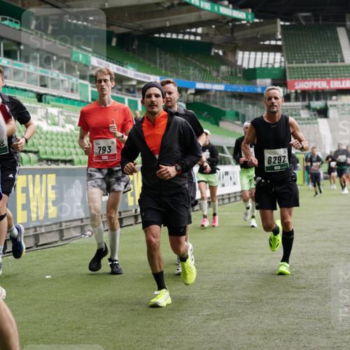 05.10.2025 - 20. swb-Marathon Bremen Michael Burmester http://msf.ph/oto/9328189 05.10.2025 12:52:41 Laufen im Stadion 550, 590, 615, 793, 832, 1298, 1367, 1431, 1550, 1552, 1600, 2072, 2075, 2595, 3033, 3041, 3626, 4132, 4218, 4362, 4573, 4746, 4805, 4914, 4935, 5169, 5447, 5459, 5561, 5675, 5866, 6367, 6630, 6677, 7012, 7031, 7277, 7293, 7416, 7634, 7773, 7975, 8218, 8297, 8349, 8431, 8558, 8580, 8701, 8921, 9115, 10338, 754, 914, 1029, 1926, 3178, 4652, 4781, 5068, 5108, 5416, 5847, 6773, 7031, 7313, 7419, 8534 meine-sportfotos.de