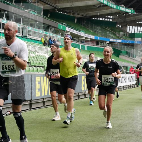 05.10.2025 - 20. swb-Marathon Bremen Michael Burmester http://msf.ph/oto/9328190 05.10.2025 12:57:01 Laufen im Stadion 31, 237, 246, 299, 305, 479, 591, 613, 833, 1161, 1380, 1382, 1595, 1627, 1679, 1971, 1977, 2166, 2263, 2269, 2436, 2438, 2522, 2571, 2634, 3392, 3471, 3606, 3813, 3980, 4101, 4484, 5104, 5246, 5255, 5419, 5503, 5664, 6250, 6267, 6375, 6451, 6486, 6493, 6510, 6768, 6864, 6926, 7000, 7017, 7086, 7283, 7320, 7371, 7390, 7431, 7490, 7546, 7578, 7783, 8023, 8479, 8564, 8903, 8973, 9054, 9129, 325, 830, 901, 989, 2134, 2149, 3161, 4052, 4485, 5469, 5490, 6070, 6441 meine-sportfotos.de