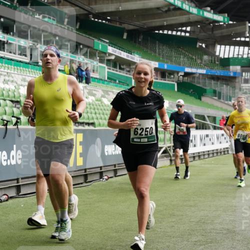 05.10.2025 - 20. swb-Marathon Bremen Michael Burmester http://msf.ph/oto/9328194 05.10.2025 12:57:02 Laufen im Stadion 31, 237, 246, 299, 305, 479, 591, 613, 833, 1161, 1380, 1382, 1595, 1627, 1679, 1971, 1977, 2166, 2263, 2269, 2436, 2438, 2522, 2571, 2634, 3392, 3471, 3591, 3606, 3813, 3980, 4101, 4484, 4821, 5104, 5246, 5255, 5419, 5503, 5664, 6250, 6267, 6375, 6451, 6486, 6493, 6510, 6768, 6864, 6926, 7000, 7017, 7086, 7283, 7320, 7371, 7390, 7431, 7490, 7546, 7578, 7783, 8023, 8479, 8564, 8903, 8964, 8973, 9054, 9129, 325, 830, 901, 989, 2134, 2149, 2438, 3161, 4052, 4485, 5469, 6070 meine-sportfotos.de