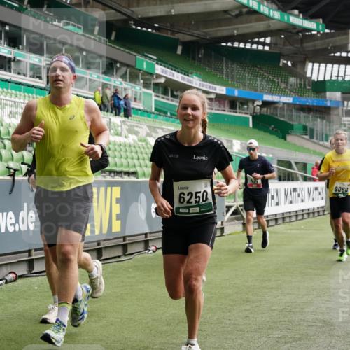 05.10.2025 - 20. swb-Marathon Bremen Michael Burmester http://msf.ph/oto/9328198 05.10.2025 12:57:02 Laufen im Stadion 31, 237, 246, 299, 305, 479, 591, 613, 833, 1161, 1380, 1382, 1595, 1627, 1679, 1971, 1977, 2166, 2263, 2269, 2436, 2438, 2522, 2571, 2634, 3392, 3471, 3591, 3606, 3813, 3980, 4101, 4484, 4821, 5104, 5246, 5255, 5419, 5503, 5664, 6250, 6267, 6375, 6451, 6486, 6493, 6510, 6768, 6864, 6926, 7000, 7017, 7086, 7283, 7320, 7371, 7390, 7431, 7490, 7546, 7578, 7783, 8023, 8479, 8564, 8903, 8964, 8973, 9054, 9129, 325, 830, 901, 989, 2134, 2149, 2438, 3161, 4052, 4485, 5469, 6070 meine-sportfotos.de