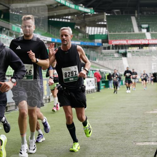 05.10.2025 - 20. swb-Marathon Bremen Michael Burmester http://msf.ph/oto/9328201 05.10.2025 12:52:42 Laufen im Stadion 550, 590, 615, 793, 832, 1298, 1367, 1431, 1550, 1552, 1600, 2072, 2075, 2595, 3033, 3041, 3626, 4132, 4218, 4362, 4573, 4746, 4805, 4914, 4935, 5169, 5447, 5459, 5561, 5675, 5866, 6367, 6630, 6677, 7012, 7277, 7293, 7416, 7634, 7773, 7975, 8218, 8297, 8349, 8431, 8558, 8580, 8701, 8921, 9115, 10338, 754, 1029, 1926, 3178, 4652, 4781, 5068, 5108, 5416, 5847, 6773, 7031, 7313, 7419, 8534 meine-sportfotos.de
