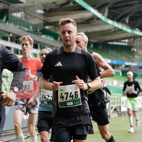 05.10.2025 - 20. swb-Marathon Bremen Michael Burmester http://msf.ph/oto/9328205 05.10.2025 12:52:43 Laufen im Stadion 550, 590, 615, 793, 832, 1298, 1367, 1431, 1550, 1552, 1600, 2072, 2075, 2595, 3033, 3041, 3626, 4132, 4218, 4362, 4573, 4746, 4805, 4914, 4935, 5169, 5447, 5459, 5561, 5675, 5866, 6367, 6630, 6677, 7012, 7277, 7293, 7416, 7634, 7773, 7975, 8218, 8297, 8349, 8431, 8558, 8580, 8701, 8921, 9115, 10338, 754, 1029, 1926, 3178, 4781, 5068, 5108, 5416, 5847, 6773, 7031, 7313, 7419, 8534 meine-sportfotos.de