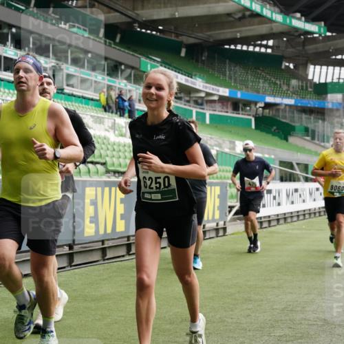 05.10.2025 - 20. swb-Marathon Bremen Michael Burmester http://msf.ph/oto/9328206 05.10.2025 12:57:02 Laufen im Stadion 31, 237, 246, 299, 305, 479, 591, 613, 833, 1161, 1380, 1382, 1595, 1627, 1679, 1971, 1977, 2166, 2263, 2269, 2436, 2438, 2522, 2571, 2634, 3392, 3471, 3591, 3606, 3813, 3980, 4101, 4484, 4821, 5104, 5246, 5255, 5419, 5503, 5664, 6250, 6267, 6375, 6451, 6486, 6493, 6510, 6768, 6864, 6926, 7000, 7017, 7086, 7283, 7320, 7371, 7390, 7431, 7490, 7546, 7578, 7783, 8023, 8479, 8564, 8903, 8964, 8973, 9054, 9129, 325, 830, 901, 989, 2134, 2149, 2438, 3161, 4052, 4485, 5469, 6070 meine-sportfotos.de
