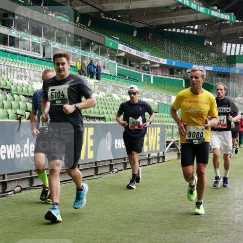05.10.2025 - 20. swb-Marathon Bremen Michael Burmester http://msf.ph/oto/9328222 05.10.2025 12:57:04 Laufen im Stadion 31, 237, 246, 299, 305, 479, 591, 613, 820, 833, 1161, 1382, 1595, 1627, 1679, 1971, 1977, 2166, 2263, 2269, 2436, 2522, 2571, 2634, 3392, 3471, 3591, 3606, 3813, 3980, 4101, 4484, 4821, 5104, 5246, 5255, 5419, 5503, 5664, 6250, 6267, 6375, 6451, 6486, 6493, 6510, 6768, 6864, 6926, 7000, 7017, 7086, 7283, 7320, 7371, 7390, 7431, 7490, 7546, 7578, 7783, 8023, 8479, 8564, 8903, 8964, 8973, 9054, 9129, 325, 830, 901, 989, 1380, 2134, 2149, 2438, 3161, 4052, 4485, 5469, 6070 meine-sportfotos.de