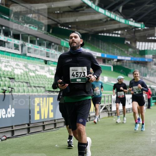 05.10.2025 - 20. swb-Marathon Bremen Michael Burmester http://msf.ph/oto/9328237 05.10.2025 12:52:51 Laufen im Stadion 248, 550, 590, 615, 793, 832, 1298, 1367, 1431, 1552, 1600, 1667, 2072, 2075, 2595, 3033, 3041, 3626, 4132, 4218, 4362, 4573, 4729, 4746, 4805, 4914, 4935, 5169, 5447, 5459, 5561, 5579, 5675, 5866, 6492, 6630, 6677, 7012, 7277, 7416, 7634, 7773, 7975, 8218, 8297, 8349, 8431, 8462, 8580, 8701, 8921, 9115, 10338, 1029, 1550, 3178, 5068, 5108, 5416, 6367, 7031, 7293, 7313, 7419, 8534, 8558 meine-sportfotos.de