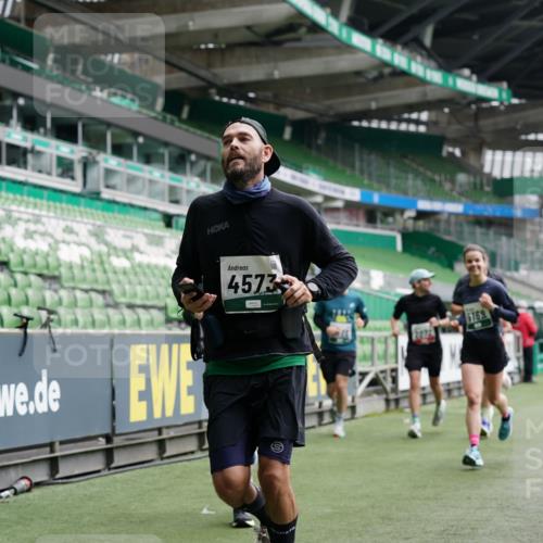 05.10.2025 - 20. swb-Marathon Bremen Michael Burmester http://msf.ph/oto/9328241 05.10.2025 12:52:51 Laufen im Stadion 248, 550, 590, 615, 793, 832, 1298, 1367, 1431, 1552, 1600, 1667, 2072, 2075, 2595, 3033, 3041, 3626, 4132, 4218, 4362, 4573, 4729, 4746, 4805, 4914, 4935, 5169, 5447, 5459, 5561, 5579, 5675, 5866, 6492, 6630, 6677, 7012, 7277, 7416, 7634, 7773, 7975, 8218, 8297, 8349, 8431, 8462, 8580, 8701, 8921, 9115, 10338, 1029, 1550, 3178, 5068, 5108, 5416, 6367, 7031, 7293, 7313, 7419, 8534, 8558 meine-sportfotos.de