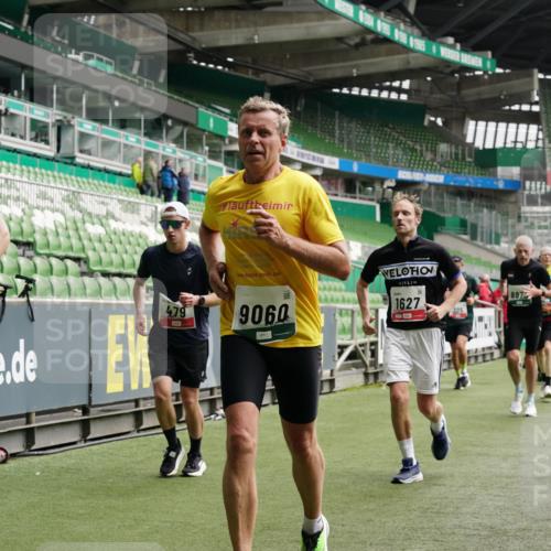 05.10.2025 - 20. swb-Marathon Bremen Michael Burmester http://msf.ph/oto/9328242 05.10.2025 12:57:05 Laufen im Stadion 31, 237, 246, 299, 305, 479, 591, 613, 820, 833, 1161, 1382, 1595, 1627, 1679, 1971, 1977, 2166, 2263, 2269, 2436, 2522, 2571, 2634, 3392, 3471, 3591, 3606, 3813, 3980, 4101, 4484, 4821, 5104, 5246, 5255, 5419, 5503, 5664, 6250, 6267, 6451, 6486, 6493, 6510, 6768, 6864, 6926, 7000, 7017, 7086, 7283, 7320, 7371, 7390, 7431, 7490, 7546, 7578, 7783, 8023, 8479, 8564, 8903, 8964, 8973, 9054, 9129, 325, 830, 901, 989, 1380, 2134, 2149, 2438, 3161, 4052, 4485, 5469, 6070 meine-sportfotos.de