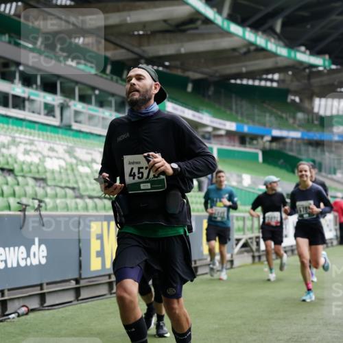 05.10.2025 - 20. swb-Marathon Bremen Michael Burmester http://msf.ph/oto/9328245 05.10.2025 12:52:51 Laufen im Stadion 248, 550, 590, 615, 793, 832, 1298, 1367, 1431, 1552, 1600, 1667, 2072, 2075, 2595, 3033, 3041, 3626, 4132, 4218, 4362, 4573, 4729, 4746, 4805, 4914, 4935, 5169, 5447, 5459, 5561, 5579, 5675, 5866, 6492, 6630, 6677, 7012, 7277, 7416, 7634, 7773, 7975, 8218, 8297, 8349, 8431, 8462, 8580, 8701, 8921, 9115, 10338, 1029, 1550, 3178, 5068, 5108, 5416, 6367, 7031, 7293, 7313, 7419, 8534, 8558 meine-sportfotos.de