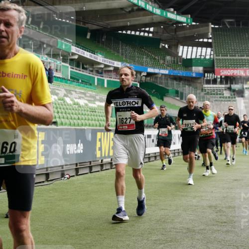 05.10.2025 - 20. swb-Marathon Bremen Michael Burmester http://msf.ph/oto/9328247 05.10.2025 12:57:05 Laufen im Stadion 31, 237, 246, 299, 305, 479, 591, 613, 820, 833, 1161, 1382, 1595, 1627, 1679, 1971, 1977, 2166, 2263, 2269, 2436, 2522, 2571, 2634, 3392, 3471, 3591, 3606, 3813, 3980, 4101, 4484, 4821, 5104, 5246, 5255, 5419, 5503, 5664, 6250, 6267, 6451, 6486, 6493, 6510, 6768, 6864, 6926, 7000, 7017, 7086, 7283, 7320, 7371, 7390, 7431, 7490, 7546, 7578, 7783, 8023, 8479, 8564, 8903, 8964, 8973, 9054, 9129, 325, 830, 901, 989, 1380, 2134, 2149, 2438, 3161, 4052, 4485, 5469, 6070 meine-sportfotos.de
