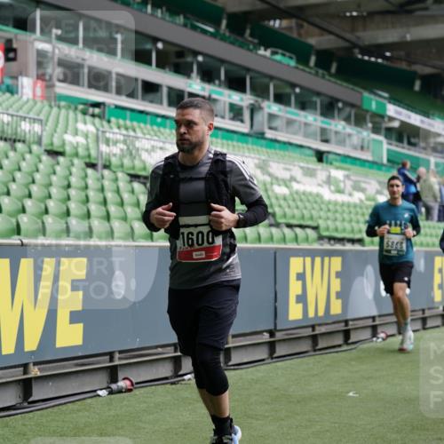 05.10.2025 - 20. swb-Marathon Bremen Michael Burmester http://msf.ph/oto/9328248 05.10.2025 12:52:52 Laufen im Stadion 248, 550, 590, 615, 793, 832, 1298, 1367, 1431, 1552, 1600, 1667, 2072, 2075, 2595, 3033, 3041, 3626, 4132, 4218, 4362, 4573, 4729, 4746, 4805, 4914, 4935, 5169, 5447, 5459, 5561, 5579, 5675, 5866, 6492, 6630, 6677, 7012, 7277, 7416, 7634, 7773, 7975, 8218, 8297, 8349, 8431, 8462, 8580, 8701, 8921, 9115, 10338, 1029, 1550, 3178, 3626, 5068, 5108, 5416, 6367, 7031, 7293, 7313, 7419, 8534, 8558 meine-sportfotos.de