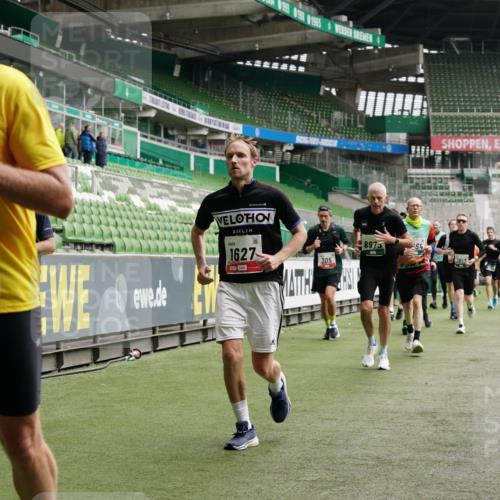 05.10.2025 - 20. swb-Marathon Bremen Michael Burmester http://msf.ph/oto/9328251 05.10.2025 12:57:05 Laufen im Stadion 31, 237, 246, 299, 305, 479, 591, 613, 820, 833, 1161, 1382, 1595, 1627, 1679, 1971, 1977, 2166, 2263, 2269, 2436, 2522, 2571, 2634, 3392, 3471, 3591, 3606, 3813, 3980, 4101, 4484, 4821, 5104, 5246, 5255, 5419, 5503, 5664, 6250, 6267, 6451, 6486, 6493, 6510, 6768, 6864, 6926, 7000, 7017, 7086, 7283, 7320, 7371, 7390, 7431, 7490, 7546, 7578, 7783, 8023, 8479, 8564, 8903, 8964, 8973, 9054, 9129, 325, 830, 901, 989, 1380, 2134, 2149, 2438, 3161, 4052, 4485, 5469, 6070 meine-sportfotos.de
