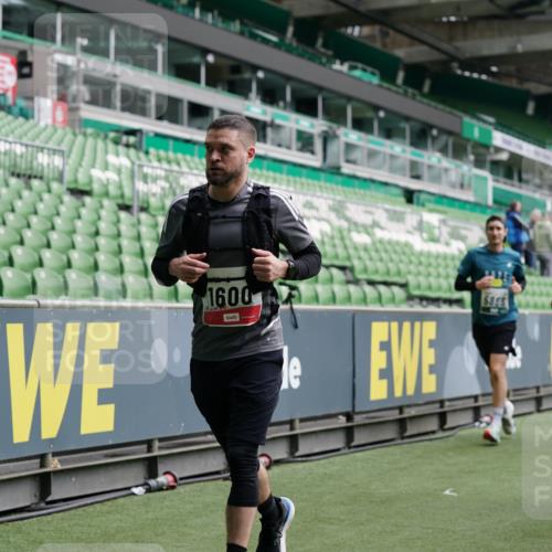 05.10.2025 - 20. swb-Marathon Bremen Michael Burmester http://msf.ph/oto/9328252 05.10.2025 12:52:52 Laufen im Stadion 248, 550, 590, 615, 793, 832, 1298, 1367, 1431, 1552, 1600, 1667, 2072, 2075, 2595, 3033, 3041, 3626, 4132, 4218, 4362, 4573, 4729, 4746, 4805, 4914, 4935, 5169, 5447, 5459, 5561, 5579, 5675, 5866, 6492, 6630, 6677, 7012, 7277, 7416, 7634, 7773, 7975, 8218, 8297, 8349, 8431, 8462, 8580, 8701, 8921, 9115, 10338, 1029, 1550, 3178, 3626, 5068, 5108, 5416, 6367, 7031, 7293, 7313, 7419, 8534, 8558 meine-sportfotos.de