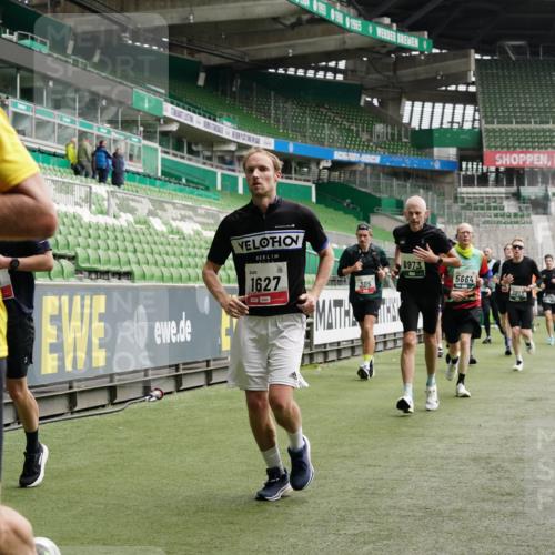 05.10.2025 - 20. swb-Marathon Bremen Michael Burmester http://msf.ph/oto/9328255 05.10.2025 12:57:06 Laufen im Stadion 31, 237, 246, 299, 305, 479, 591, 613, 820, 833, 1161, 1382, 1595, 1627, 1679, 1971, 1977, 2166, 2263, 2269, 2436, 2522, 2571, 2634, 3392, 3471, 3591, 3606, 3813, 3980, 4101, 4484, 4496, 4821, 5104, 5246, 5255, 5419, 5503, 5664, 6250, 6267, 6451, 6486, 6493, 6510, 6768, 6864, 6926, 7000, 7017, 7086, 7283, 7320, 7371, 7390, 7431, 7490, 7546, 7578, 7783, 8023, 8479, 8564, 8903, 8964, 8973, 9054, 9129, 325, 830, 901, 989, 1380, 2134, 2149, 2438, 4052, 4485, 5469, 6070 meine-sportfotos.de