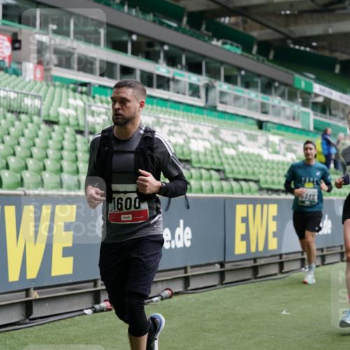 05.10.2025 - 20. swb-Marathon Bremen Michael Burmester http://msf.ph/oto/9328256 05.10.2025 12:52:53 Laufen im Stadion 248, 550, 590, 615, 793, 832, 1298, 1367, 1431, 1552, 1600, 1667, 2072, 2075, 2595, 3033, 3041, 4132, 4218, 4362, 4573, 4729, 4746, 4805, 4914, 4935, 5169, 5447, 5459, 5561, 5579, 5675, 5866, 6492, 6630, 6677, 7012, 7277, 7416, 7634, 7773, 7975, 8218, 8297, 8349, 8431, 8462, 8580, 8701, 8921, 9115, 10338, 1029, 1550, 3041, 3178, 3626, 5068, 5108, 5416, 6367, 7012, 7031, 7293, 7313, 7419, 8534, 8558 meine-sportfotos.de