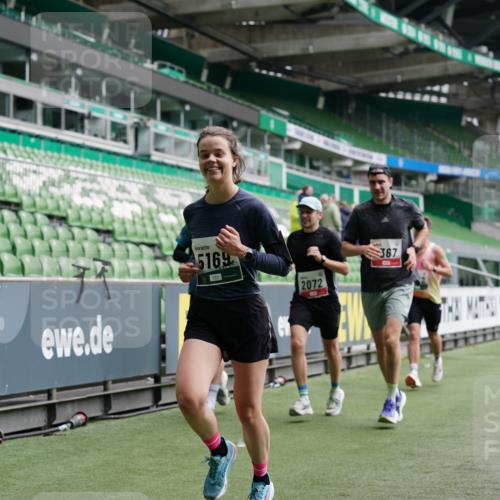 05.10.2025 - 20. swb-Marathon Bremen Michael Burmester http://msf.ph/oto/9328260 05.10.2025 12:52:53 Laufen im Stadion 248, 550, 590, 615, 793, 832, 1298, 1367, 1431, 1552, 1600, 1667, 2072, 2075, 2595, 3033, 3041, 4132, 4218, 4362, 4573, 4729, 4746, 4805, 4914, 4935, 5169, 5447, 5459, 5561, 5579, 5675, 5866, 6492, 6630, 6677, 7012, 7277, 7416, 7634, 7773, 7975, 8218, 8297, 8349, 8431, 8462, 8580, 8701, 8921, 9115, 10338, 1029, 1550, 3041, 3178, 3626, 5068, 5108, 5416, 6367, 7012, 7031, 7293, 7313, 7419, 8534, 8558 meine-sportfotos.de