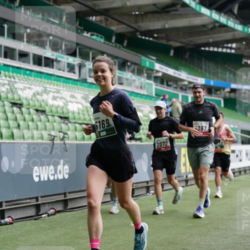 05.10.2025 - 20. swb-Marathon Bremen Michael Burmester http://msf.ph/oto/9328264 05.10.2025 12:52:53 Laufen im Stadion 248, 550, 590, 615, 793, 832, 1298, 1367, 1431, 1552, 1600, 1667, 2072, 2075, 2595, 3033, 3041, 4132, 4218, 4362, 4573, 4729, 4746, 4805, 4914, 4935, 5169, 5447, 5459, 5561, 5579, 5675, 5866, 6492, 6630, 6677, 7012, 7277, 7416, 7634, 7773, 7975, 8218, 8297, 8349, 8431, 8462, 8580, 8701, 8921, 9115, 10338, 1029, 1550, 3041, 3178, 3626, 5068, 5108, 5416, 6367, 7012, 7031, 7293, 7313, 7419, 8534, 8558 meine-sportfotos.de