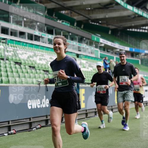 05.10.2025 - 20. swb-Marathon Bremen Michael Burmester http://msf.ph/oto/9328267 05.10.2025 12:52:53 Laufen im Stadion 248, 550, 590, 615, 793, 832, 1298, 1367, 1431, 1552, 1600, 1667, 2072, 2075, 2595, 3033, 3041, 4132, 4218, 4362, 4573, 4729, 4746, 4805, 4914, 4935, 5169, 5447, 5459, 5561, 5579, 5675, 5866, 6492, 6630, 6677, 7012, 7277, 7416, 7634, 7773, 7975, 8218, 8297, 8349, 8431, 8462, 8580, 8701, 8921, 9115, 10338, 1029, 1550, 3041, 3178, 3626, 5068, 5108, 5416, 6367, 7012, 7031, 7293, 7313, 7419, 8534, 8558 meine-sportfotos.de