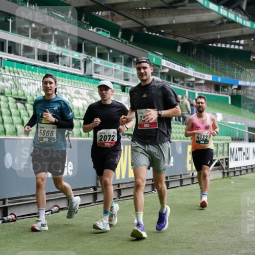 05.10.2025 - 20. swb-Marathon Bremen Michael Burmester http://msf.ph/oto/9328276 05.10.2025 12:52:54 Laufen im Stadion 248, 550, 590, 615, 793, 832, 1298, 1367, 1431, 1552, 1600, 1667, 2072, 2075, 2595, 3033, 4132, 4218, 4362, 4573, 4729, 4746, 4805, 4914, 4935, 5169, 5447, 5459, 5561, 5579, 5675, 5866, 6492, 6630, 6677, 7277, 7416, 7634, 7773, 7975, 8218, 8238, 8297, 8349, 8431, 8462, 8580, 8701, 8921, 9115, 10338, 1029, 1550, 3041, 3178, 3626, 5068, 5108, 5416, 6367, 7012, 7031, 7293, 7313, 7419, 8218, 8534, 8558 meine-sportfotos.de