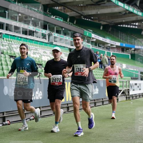 05.10.2025 - 20. swb-Marathon Bremen Michael Burmester http://msf.ph/oto/9328280 05.10.2025 12:52:54 Laufen im Stadion 248, 550, 590, 615, 793, 832, 1298, 1367, 1431, 1552, 1600, 1667, 2072, 2075, 2595, 3033, 4132, 4218, 4362, 4573, 4729, 4746, 4805, 4914, 4935, 5169, 5447, 5459, 5561, 5579, 5675, 5866, 6492, 6630, 6677, 7277, 7416, 7634, 7773, 7975, 8218, 8238, 8297, 8349, 8431, 8462, 8580, 8701, 8921, 9115, 10338, 1029, 1550, 3041, 3178, 3626, 5068, 5108, 5416, 6367, 7012, 7031, 7293, 7313, 7419, 8218, 8534, 8558 meine-sportfotos.de