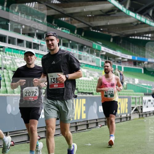 05.10.2025 - 20. swb-Marathon Bremen Michael Burmester http://msf.ph/oto/9328283 05.10.2025 12:52:55 Laufen im Stadion 248, 550, 590, 615, 793, 832, 1298, 1367, 1431, 1552, 1600, 1667, 2072, 2075, 2595, 3033, 4132, 4218, 4362, 4573, 4729, 4746, 4805, 4914, 4935, 5169, 5447, 5459, 5561, 5579, 5675, 5866, 6492, 6630, 6677, 7277, 7416, 7634, 7773, 7975, 8238, 8297, 8349, 8431, 8462, 8580, 8701, 8921, 9115, 10338, 1029, 1550, 3041, 3178, 3626, 5068, 5108, 5416, 6367, 7012, 7031, 7293, 7313, 7419, 8218, 8534, 8558, 8701, 9115 meine-sportfotos.de