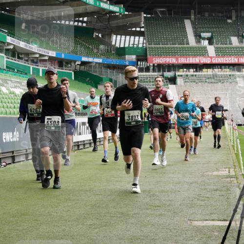 05.10.2025 - 20. swb-Marathon Bremen Michael Burmester http://msf.ph/oto/9328296 05.10.2025 12:57:10 Laufen im Stadion 31, 237, 246, 299, 305, 479, 591, 613, 820, 833, 1161, 1317, 1382, 1595, 1627, 1971, 1977, 2166, 2269, 2436, 2522, 2571, 2634, 3396, 3471, 3591, 3606, 3813, 3969, 3980, 4101, 4484, 4496, 4821, 5104, 5246, 5255, 5419, 5503, 5664, 6250, 6267, 6451, 6486, 6493, 6510, 6768, 6926, 7017, 7086, 7283, 7320, 7371, 7390, 7490, 7546, 7578, 7783, 7940, 8023, 8479, 8564, 8903, 8964, 8973, 9054, 9129, 830, 901, 1380, 1679, 2149, 2263, 2438, 3392, 3980, 4101, 4485, 5469 meine-sportfotos.de